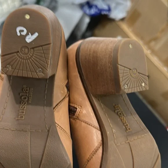 Bussola women’s pointed toe zip up Tan Ankle Boots with Embroidery size 8 - Picture 9 of 9